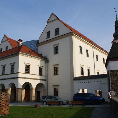 Zamecky Hotel Zlaty Orel Hranice  Zewnętrze zdjęcie