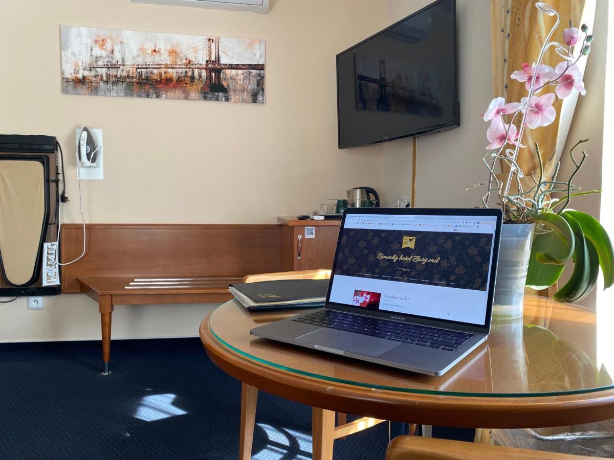 Zamecky Hotel Zlaty Orel Hranice  Zewnętrze zdjęcie
