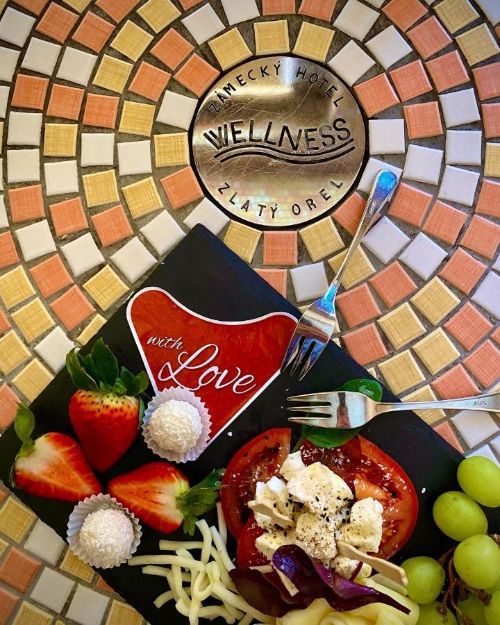 Zamecky Hotel Zlaty Orel Hranice  Zewnętrze zdjęcie