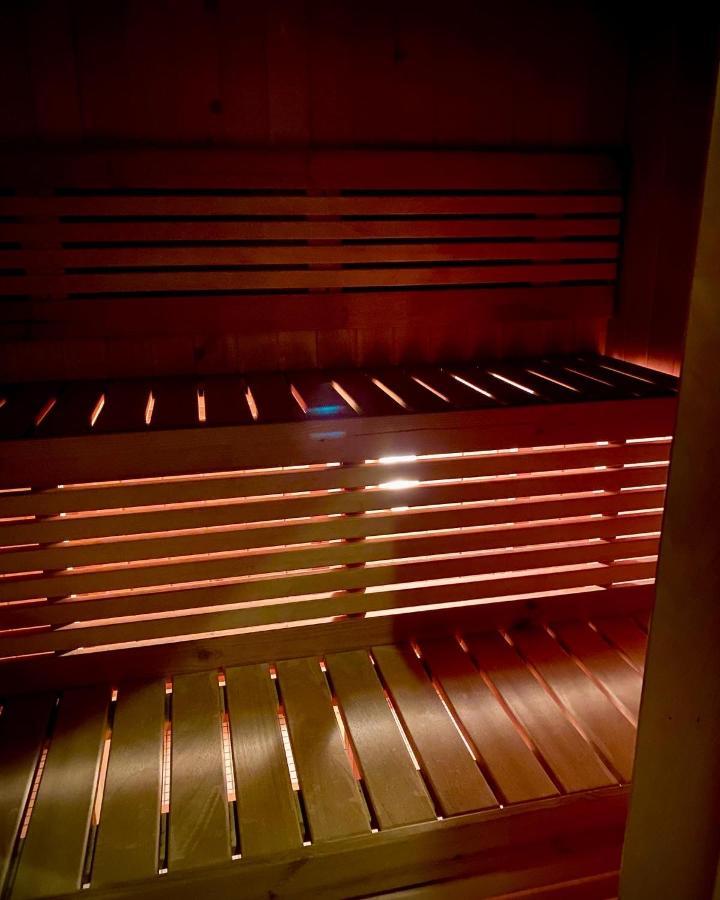 Zamecky Hotel Zlaty Orel Hranice  Zewnętrze zdjęcie