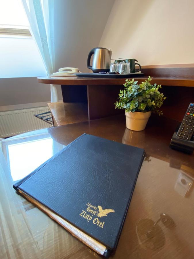 Zamecky Hotel Zlaty Orel Hranice  Zewnętrze zdjęcie