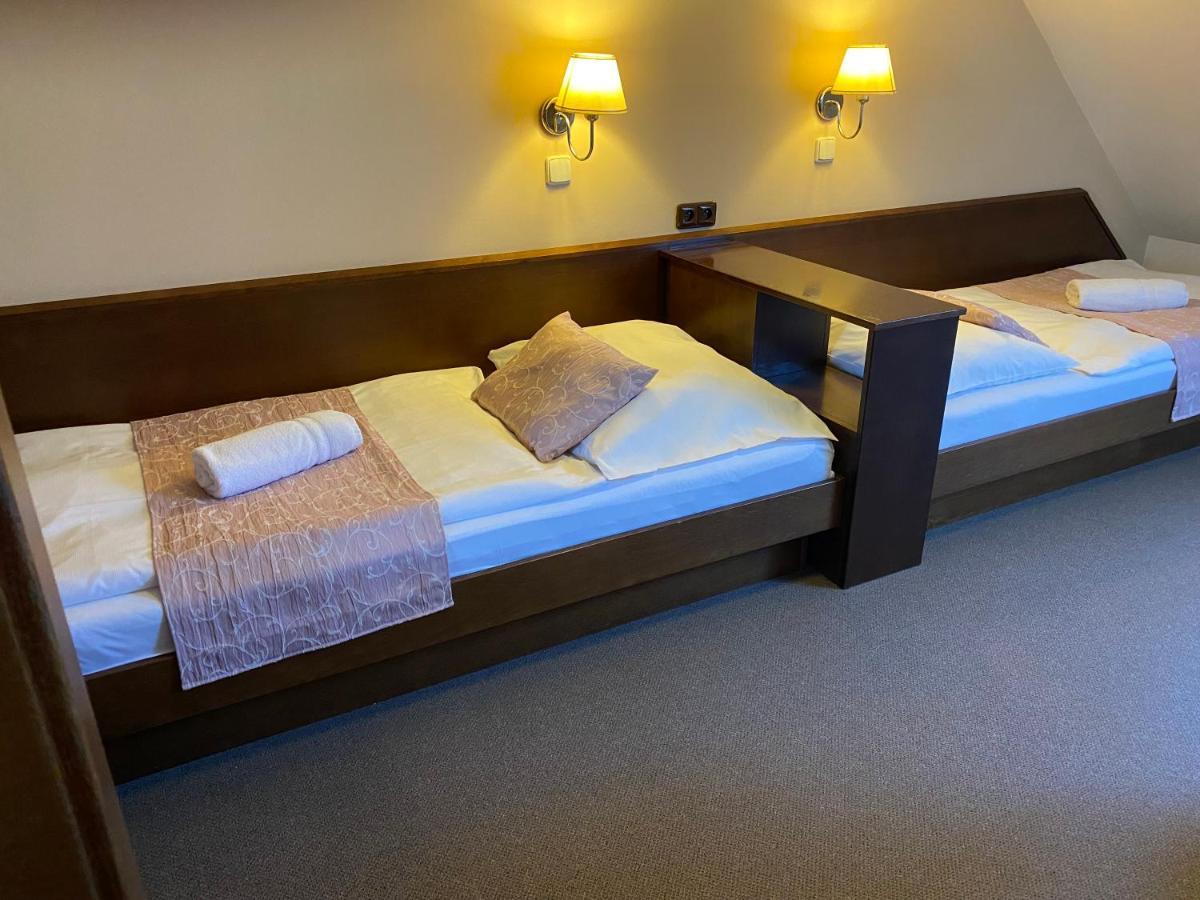 Zamecky Hotel Zlaty Orel Hranice  Zewnętrze zdjęcie