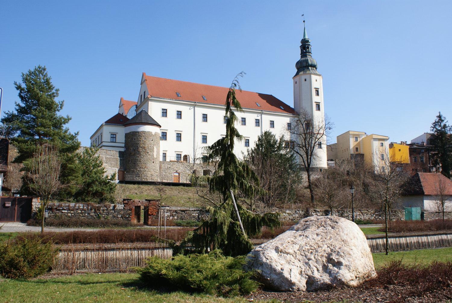 Zamecky Hotel Zlaty Orel Hranice  Zewnętrze zdjęcie