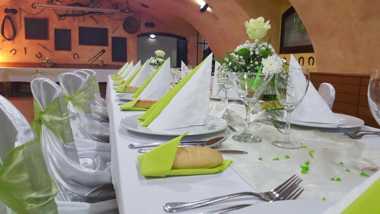 Zamecky Hotel Zlaty Orel Hranice  Zewnętrze zdjęcie
