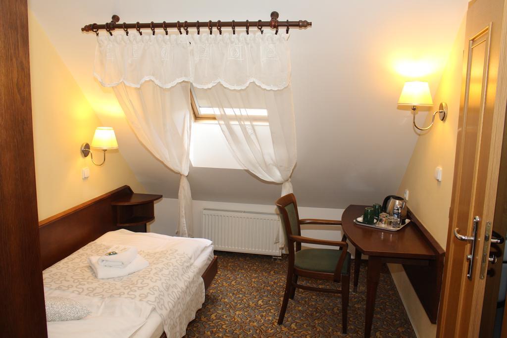 Zamecky Hotel Zlaty Orel Hranice  Zewnętrze zdjęcie