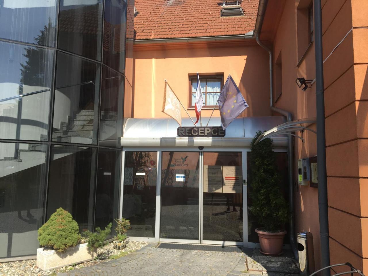 Zamecky Hotel Zlaty Orel Hranice  Zewnętrze zdjęcie