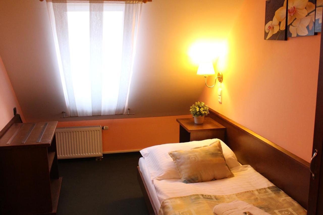 Zamecky Hotel Zlaty Orel Hranice  Zewnętrze zdjęcie