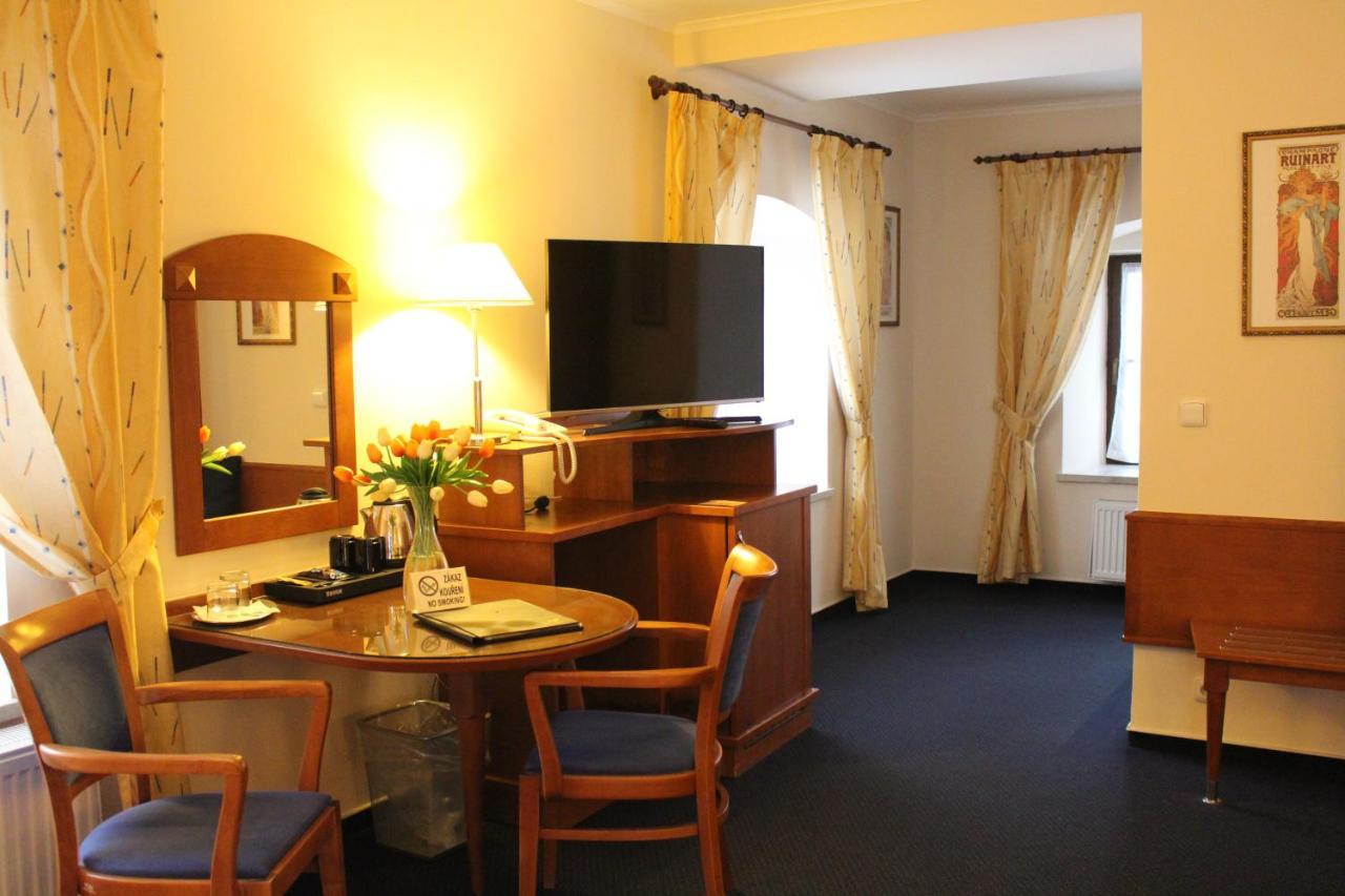 Zamecky Hotel Zlaty Orel Hranice  Zewnętrze zdjęcie