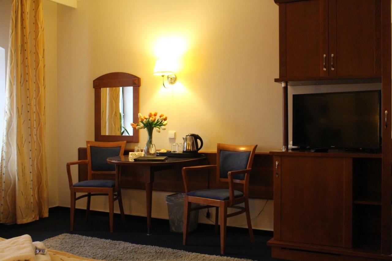 Zamecky Hotel Zlaty Orel Hranice  Zewnętrze zdjęcie