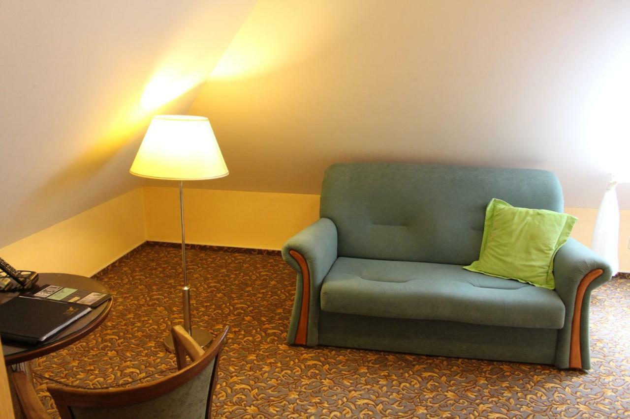 Zamecky Hotel Zlaty Orel Hranice  Zewnętrze zdjęcie